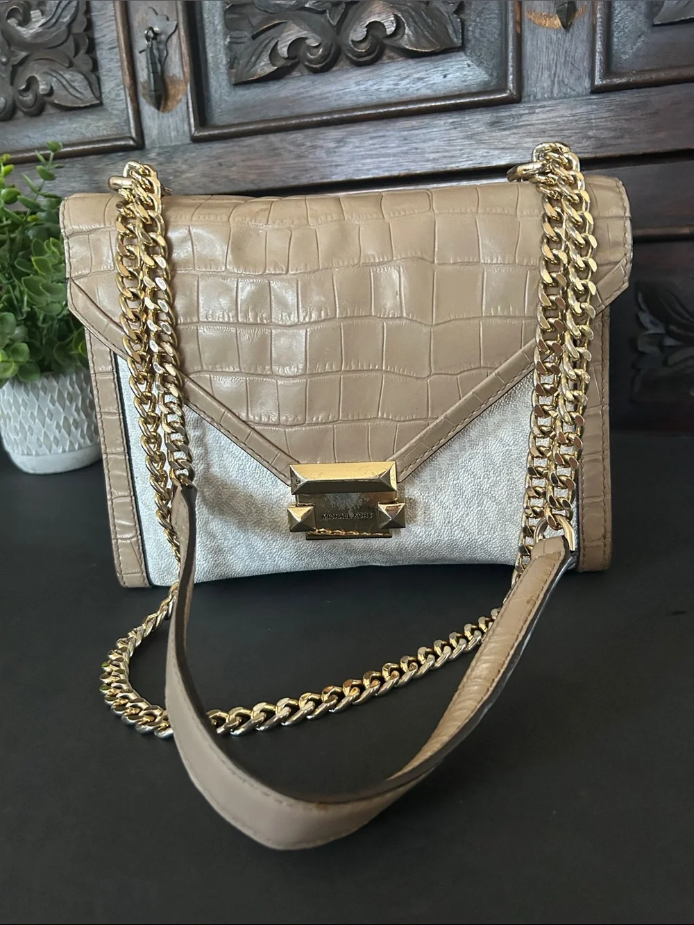 Michael Kors Beige & Off-White Chain Shoulder Bag